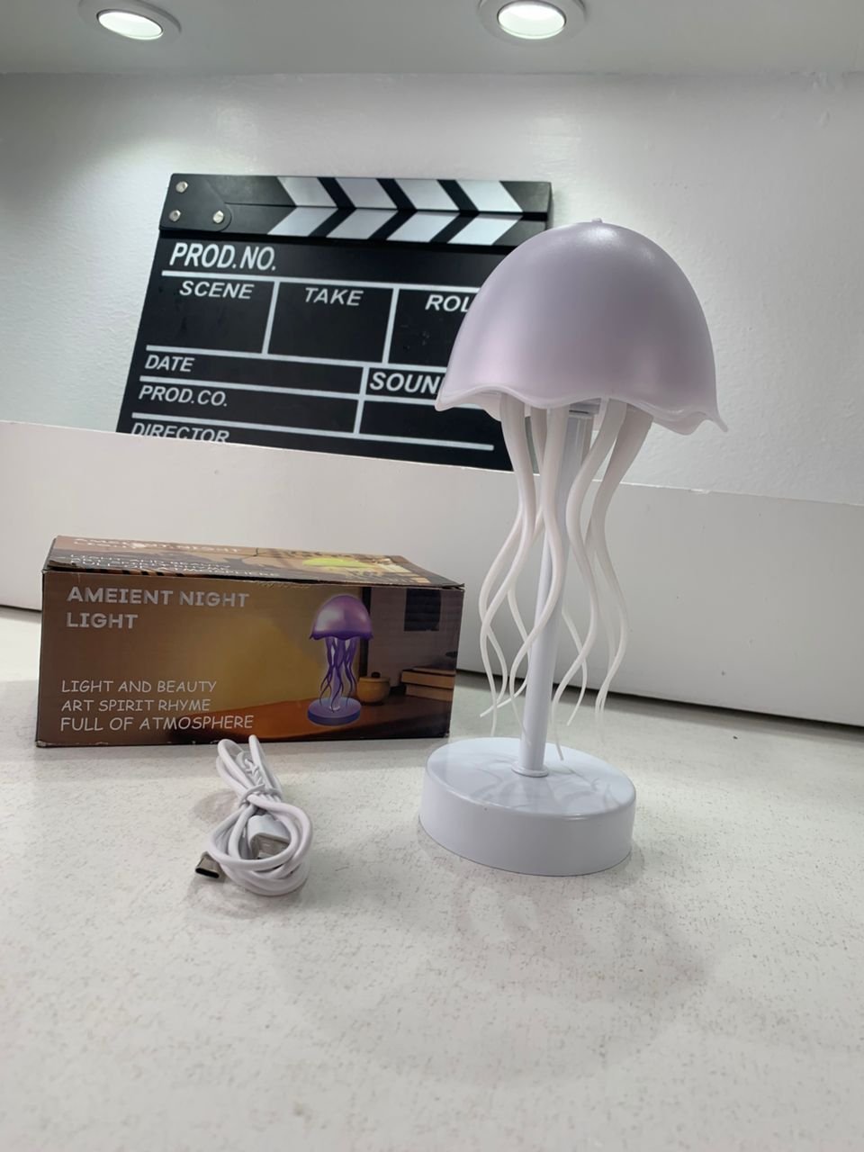 Lampe méduse RVB rechargeable avec capteur tactile et pieds dansants – مصباح ديكور على شكل قنديل - الصورة 2