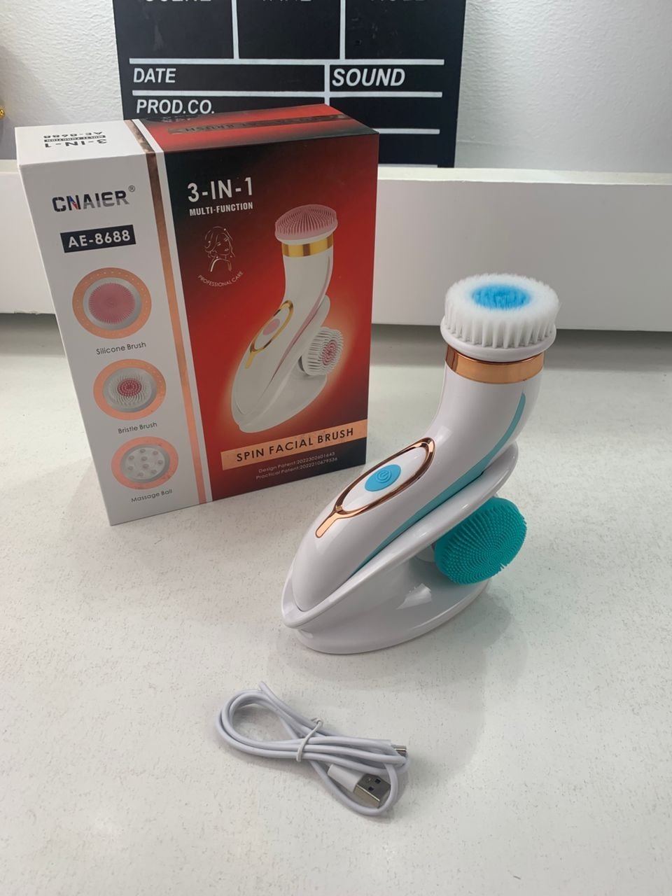 CNAIER Brosse Nettoyante Visage en Profondeur avec 3 embouts – جهاز تنظيف البشرة بعمق - الصورة 2