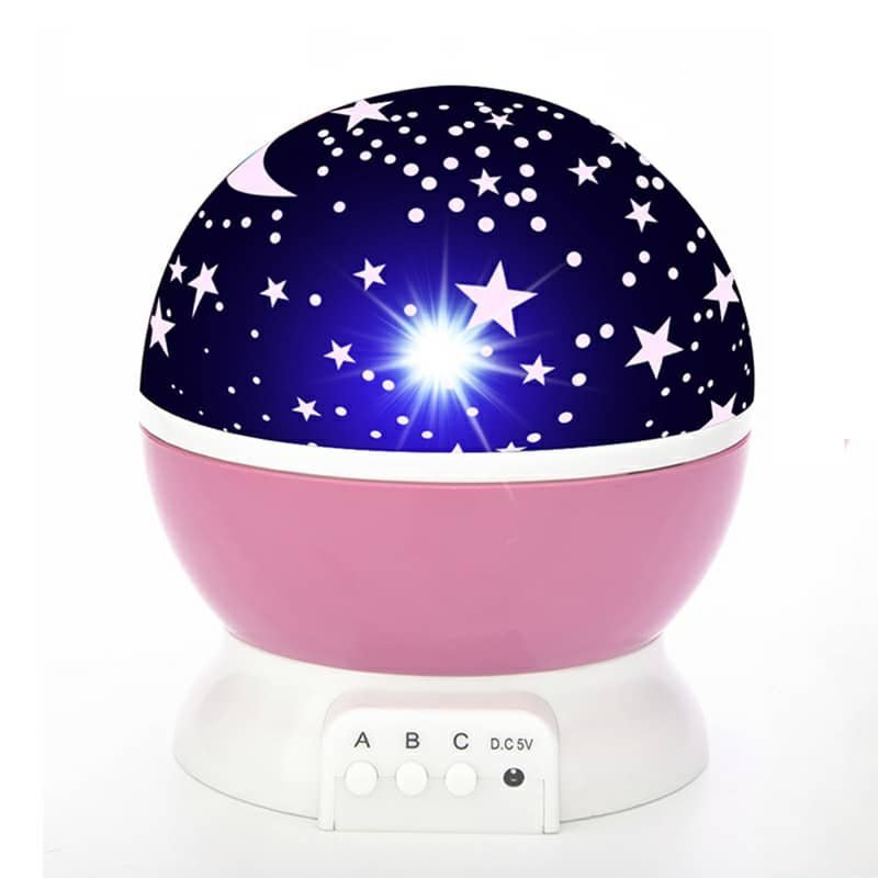 Projecteur LED rotatif produisant l’image d’un ciel étoilé, idéal pour la chambre d’un enfant - الصورة 3