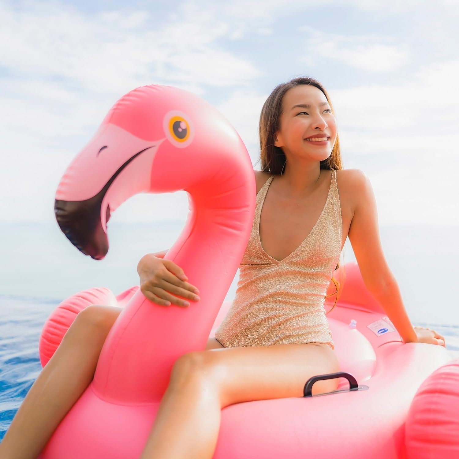 ⁦Bouée Géante Gonflable Flamant Rose Ride-On pour Piscine Intex 57558NP - عوامة الفلامينغو الوردي الضخمة للركوب والاستجمام في المسبح⁩ - الصورة ⁦5⁩
