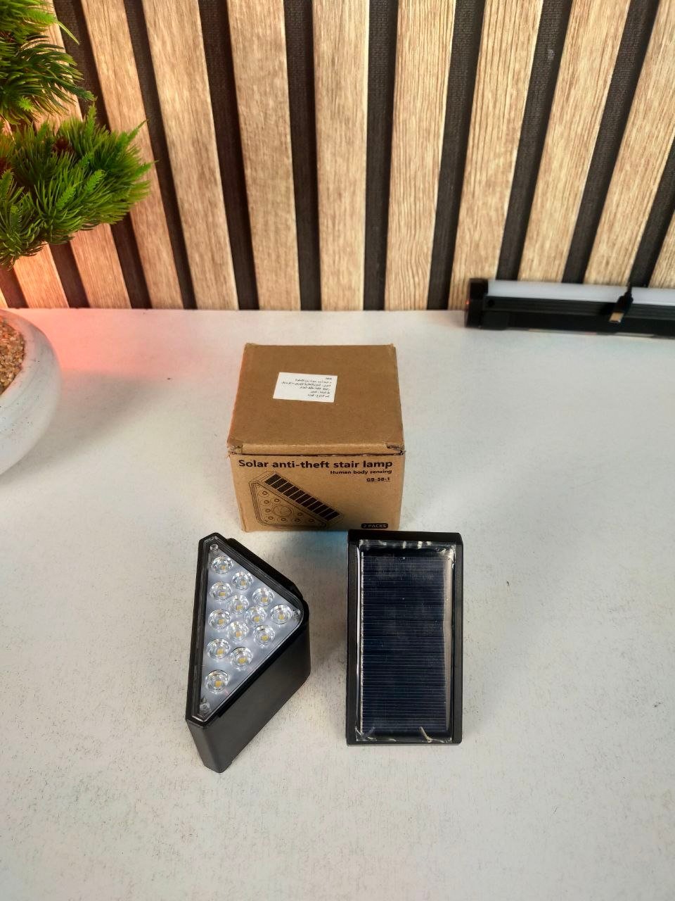 ⁦Éclairage Solaire pour Escaliers et Marches Extérieures Étanche IP67 - مصابيح السلالم والأدراج الشمسية الذكية المقاومة للماء⁩ - الصورة ⁦2⁩