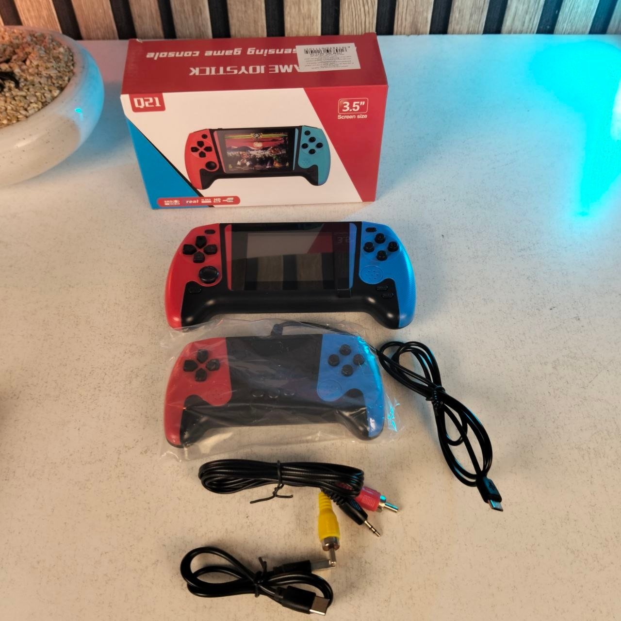 ⁦Console de Jeux Rétro Portable avec 500+ Jeux Classiques et Manette Supplémentaire - جهاز الألعاب المحمول ريترو بـ 500 لعبة كلاسيكية مع ذراع تحكم إضافي⁩ - الصورة ⁦2⁩