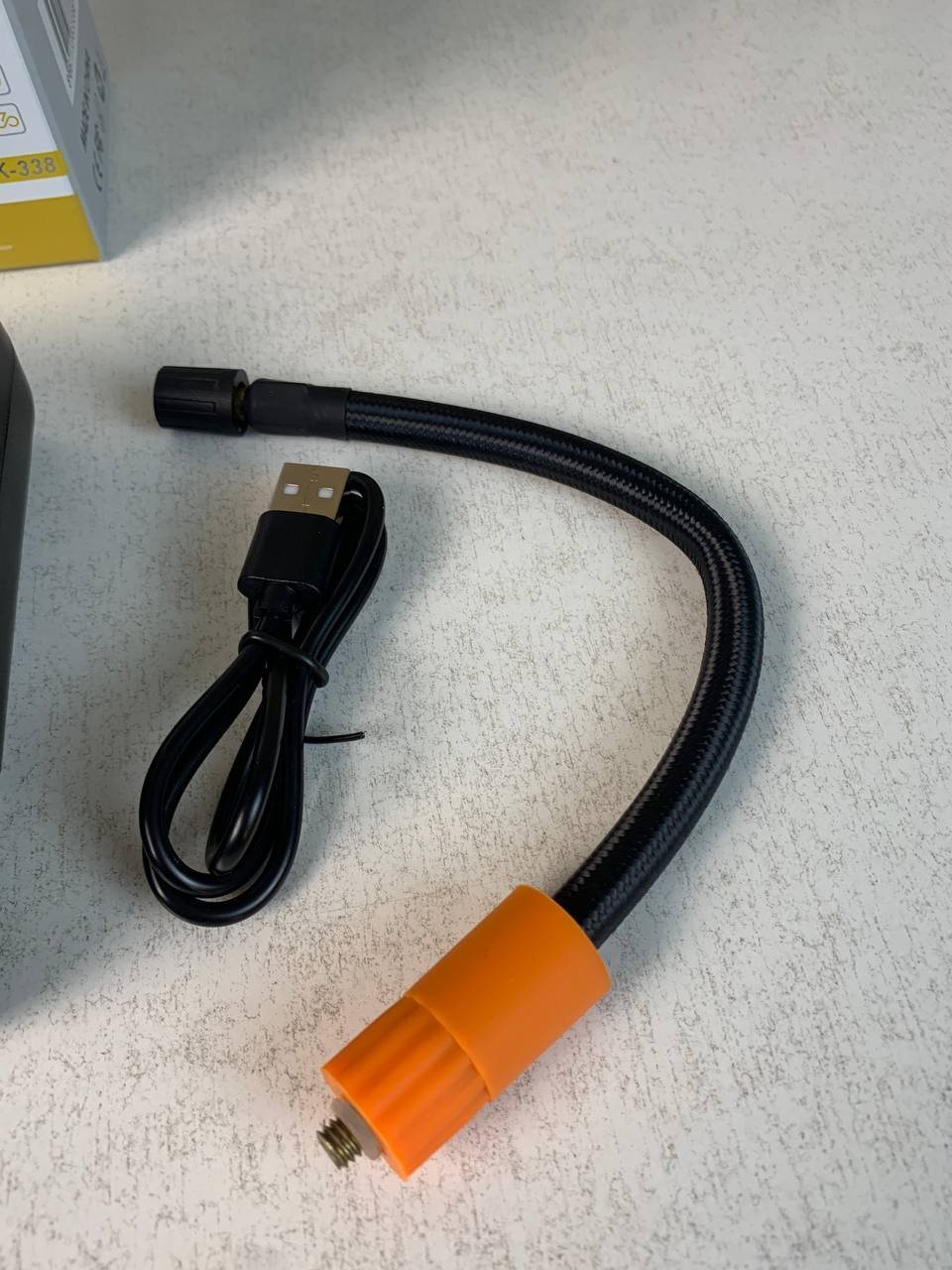 Gonfleur de pneus portable sans fil avec manomètre, arrêt automatique et lumière LED - جهاز ضغط العجلات محمول - الصورة 15