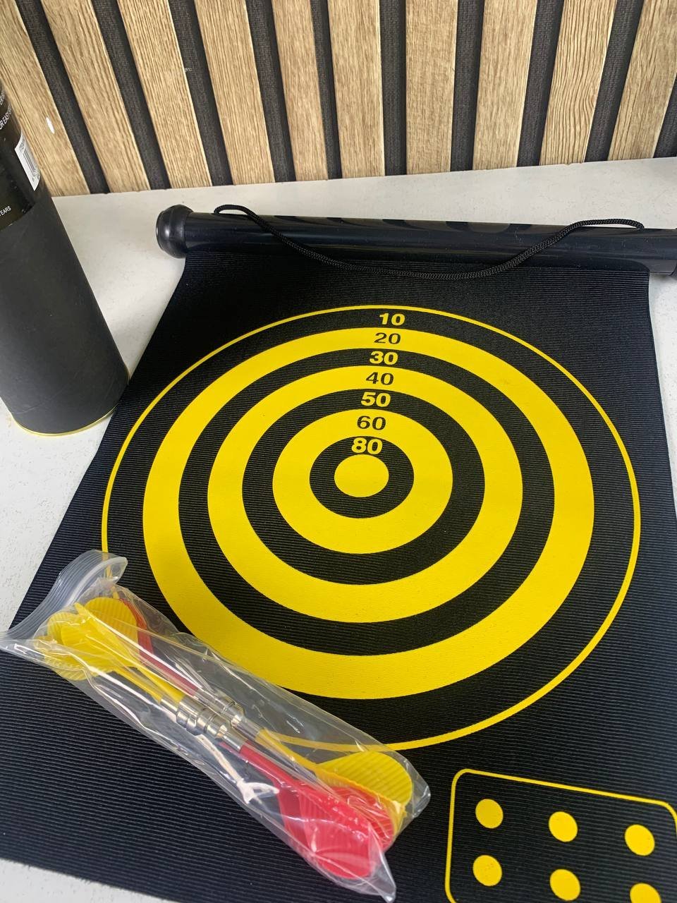 ⁦Jeu de fléchettes magnétique avec cible enroulable et suspendue avec 6 fléchettes incluses - لعبة رمي السهام⁩ - الصورة ⁦10⁩
