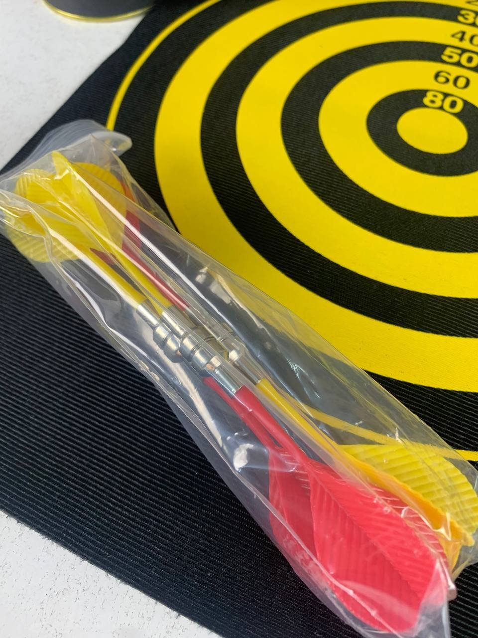 ⁦Jeu de fléchettes magnétique avec cible enroulable et suspendue avec 6 fléchettes incluses - لعبة رمي السهام⁩ - الصورة ⁦11⁩