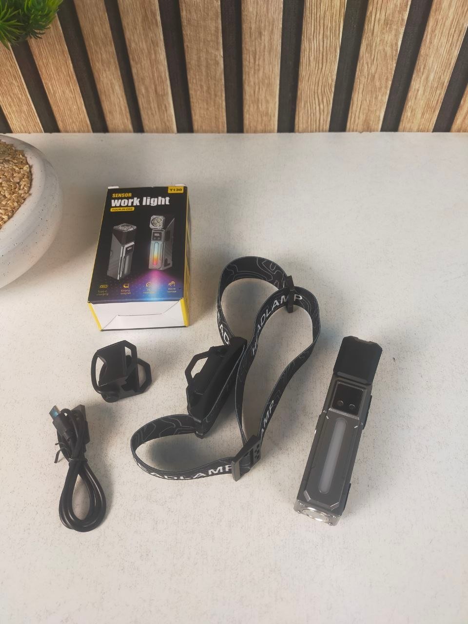 ⁦Lampe de Travail LED Multifonction T130 Éclairage Latéral RGB et Écran LCD - مصباح العمل الذكي متعدد الوظائف بمغناطيس⁩ - الصورة ⁦2⁩