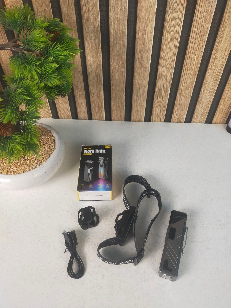 ⁦Lampe de Travail LED Multifonction T130 Éclairage Latéral RGB et Écran LCD - مصباح العمل الذكي متعدد الوظائف بمغناطيس⁩ - الصورة ⁦3⁩