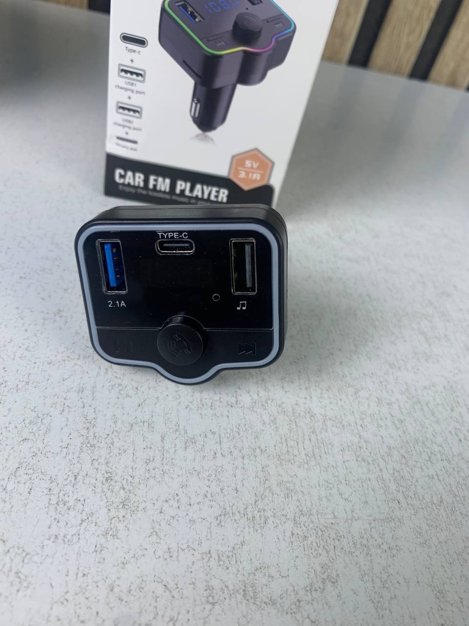 ⁦Transmetteur FM Bluetooth et Chargeur de Voiture 12-24V - شاحن متعدد المنافذ للسيارات والشاحنات⁩ - الصورة ⁦4⁩
