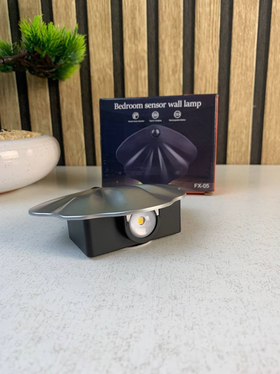 ⁦Applique murale rechargeable USB avec détecteur de mouvement 1Pcs - مصباح منزلي لإضاءة الممرات⁩ - الصورة ⁦2⁩