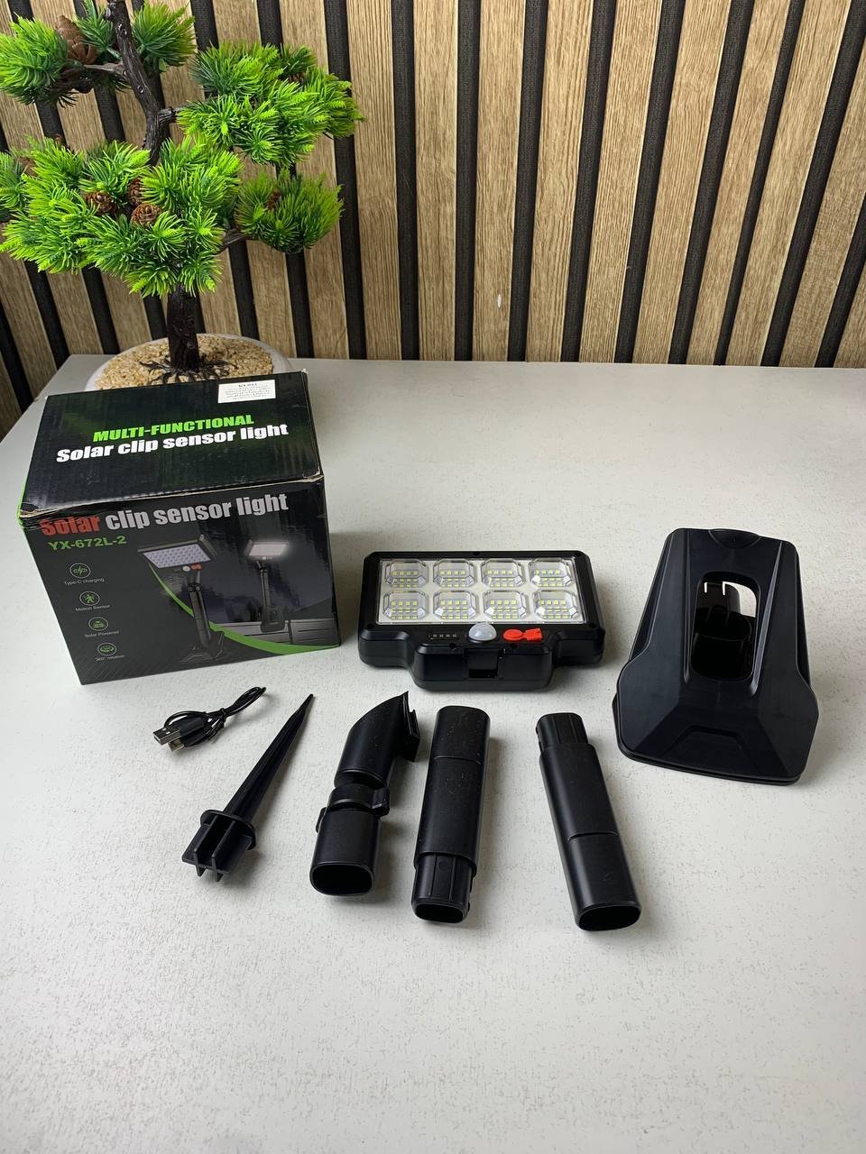 ⁦Applique murale solaire LED à Clip avec détecteur de mouvements YX-672L-1 - مصباح كشاف مع حساس حركة⁩ - الصورة ⁦2⁩
