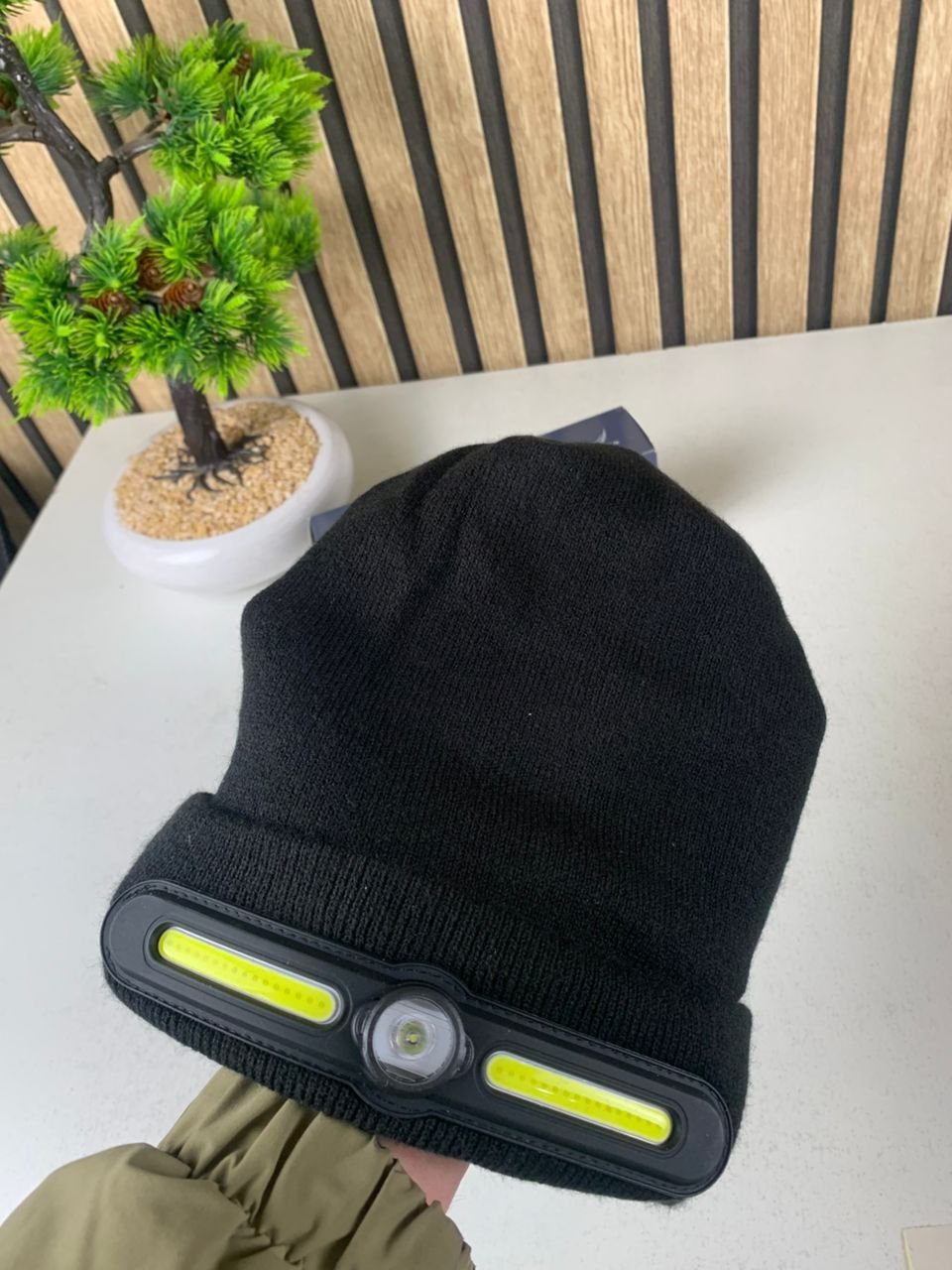 ⁦Bonnet d’hiver COB Headlight pour camping et randonnée – قبعة شتوية مزودة بمصباح أمامي⁩ - الصورة ⁦3⁩