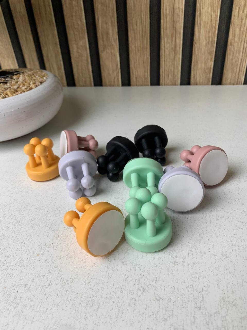 ⁦Ensemble de 10 attaches en silicone à fixer au mur multifonctionnels – طقم تثبيت أغراض على الحائط⁩ - الصورة ⁦3⁩