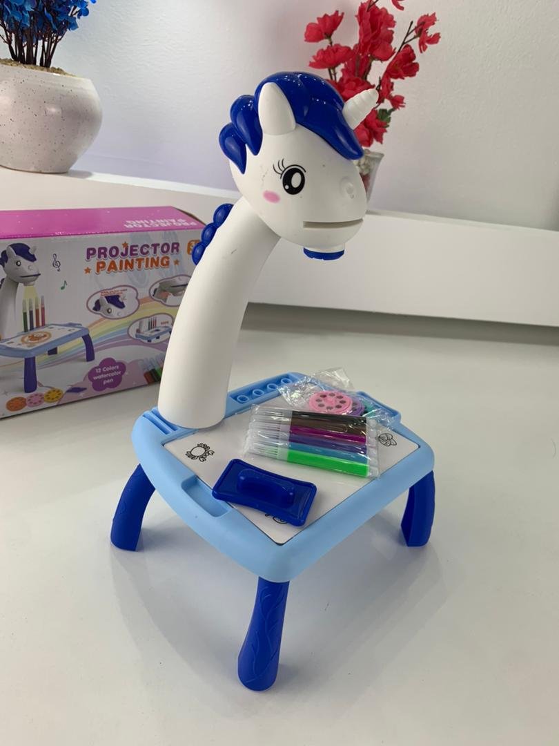 ⁦Jouet Projecteur de Dessin Aolieh, Table de Dessin Éducative pour Enfants avec Projecteur LED et Accessoires – لعبة جهاز عرض الرسم للأطفال⁩ - الصورة ⁦2⁩