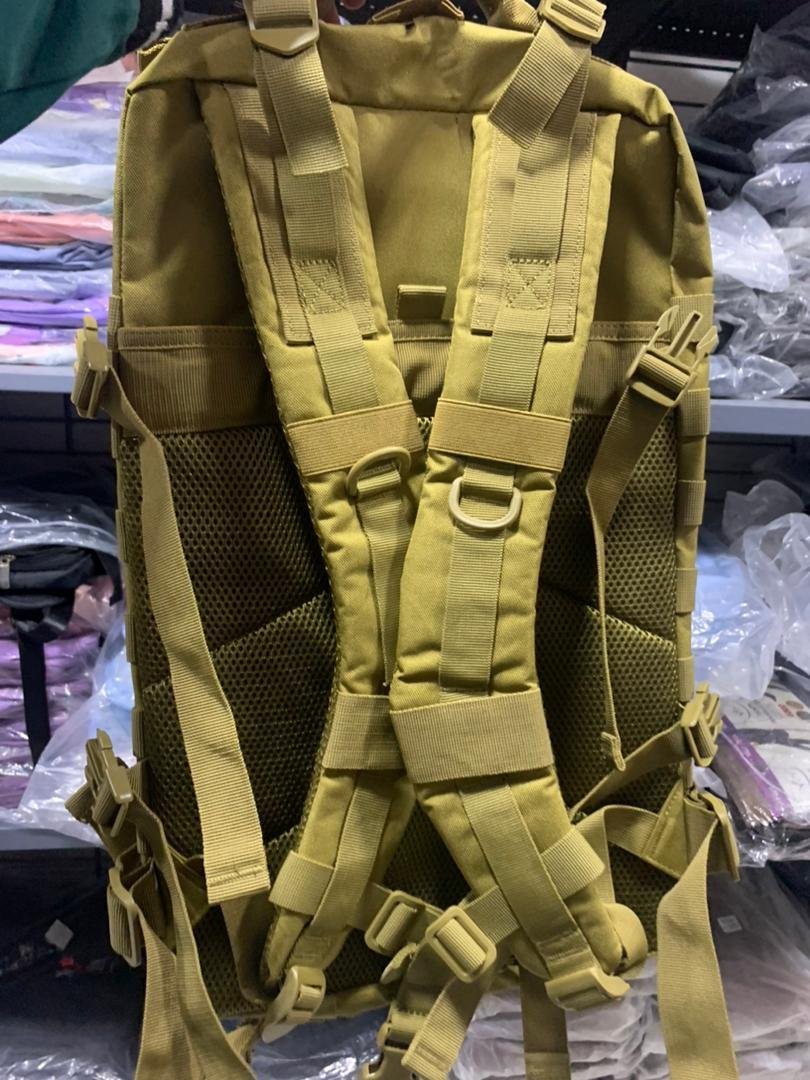 ⁦Sac à dos tactique 50L imperméable pour  Randonnée , voyage, alpinisme, + Matelas pliable Cadeau⁩ - الصورة ⁦3⁩