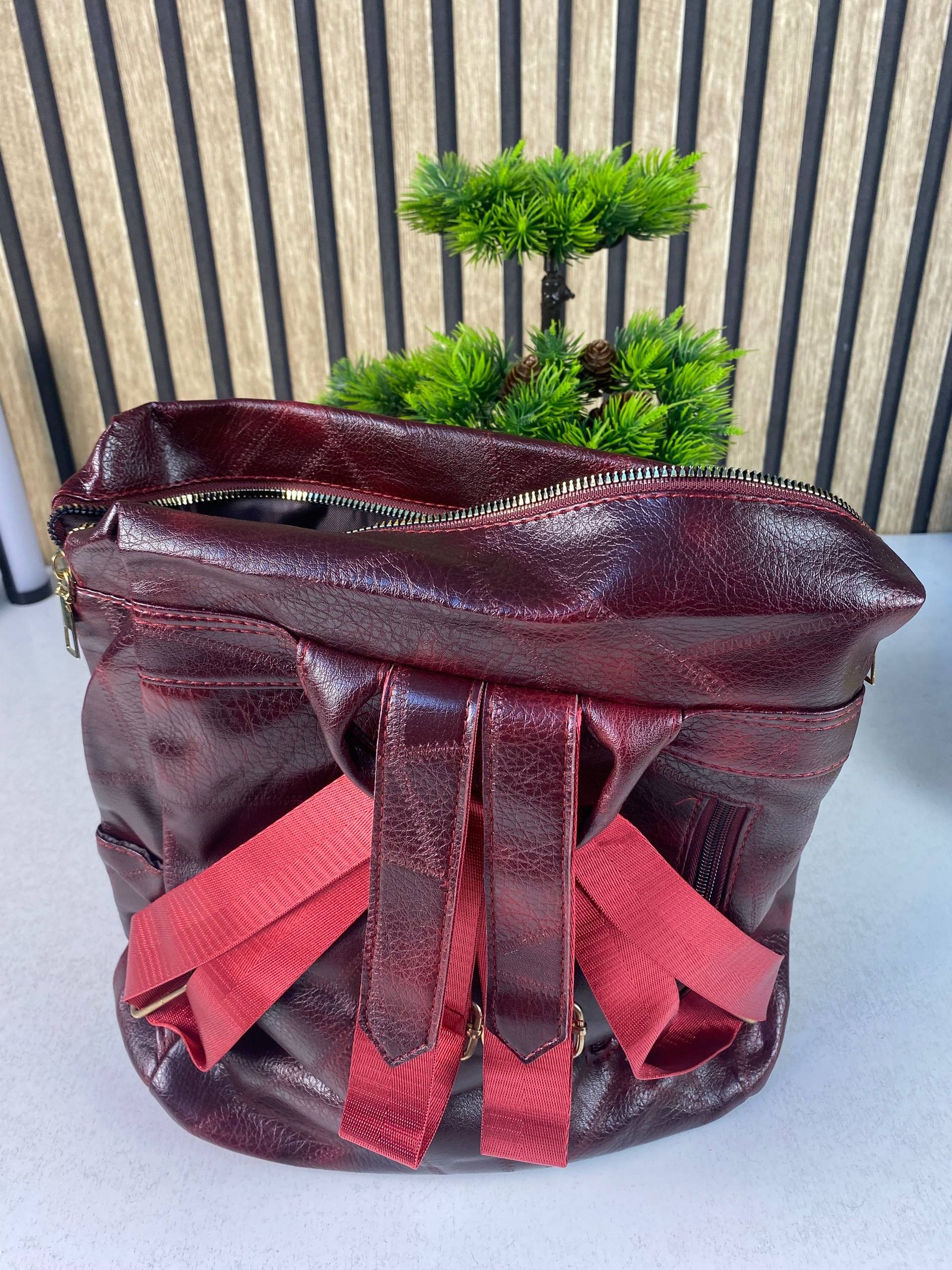 ⁦Sac à dos rétro en cuir synthétique pour femme Grenat - حقيبة ظهر نسائية من الجلد⁩ - الصورة ⁦3⁩
